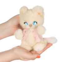 На фото мягкая игрушка котенок тедди из натурального меха норки бежевый в кофточке Holich Toys 