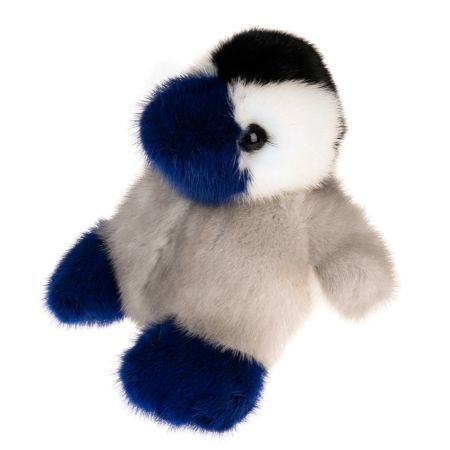 На фото авторская мягкая игрушка пингвин из меха норки Holich Toys в разных ракурса