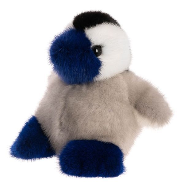 На фото авторская мягкая игрушка пингвин из меха норки Holich Toys в разных ракурса