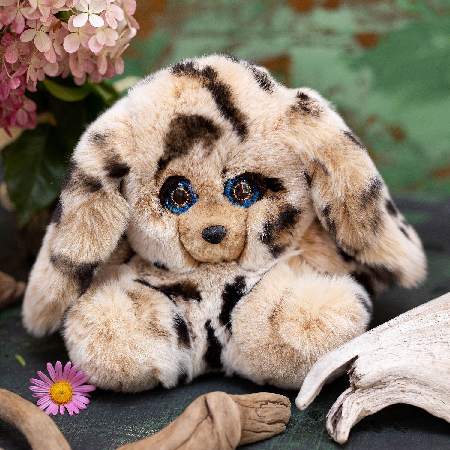 Мягкая игрушка зайчик из натурального меха Боня леопардовый картинка