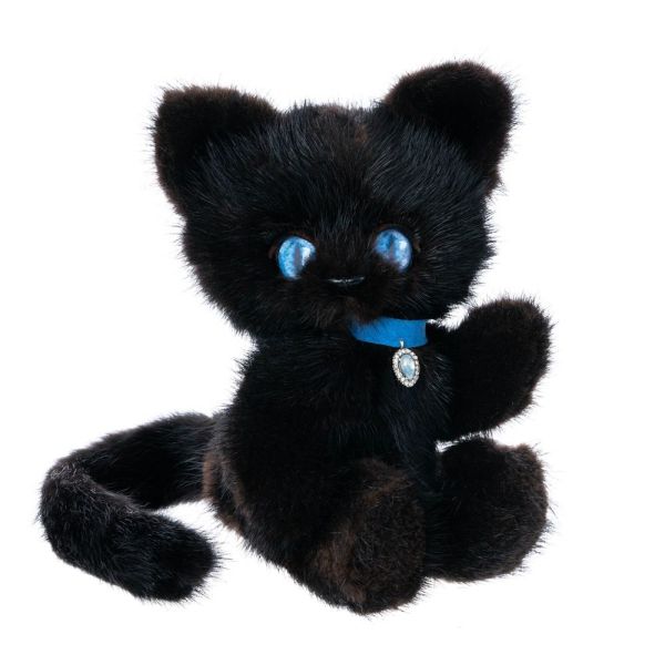 На фото мягкая игрушка котенок черный из меха норки любомур с голубыми глазами Holich Toys в разных ракурса